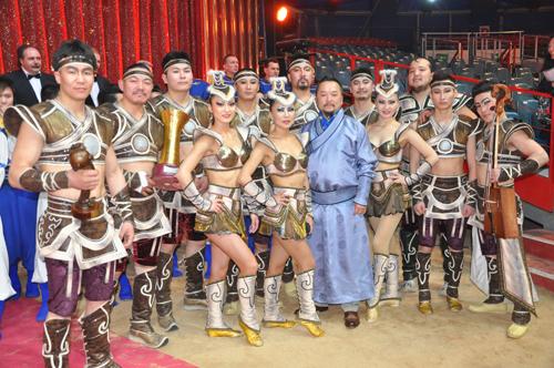 Монголын циркчид “Францад” зочилжээ